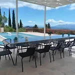 Petronas Vila Kariá